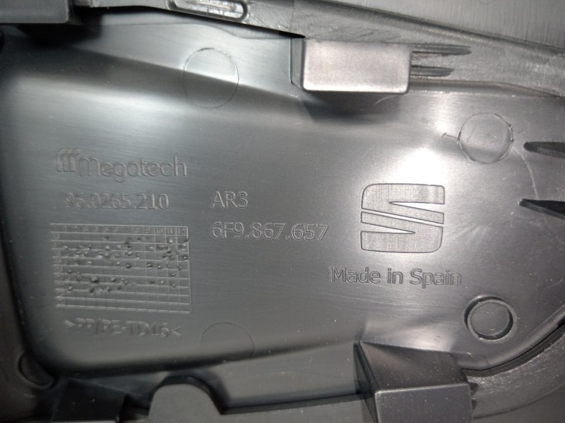 Recambio de moldura para seat arona xperience referencia OEM IAM 6F9867601  