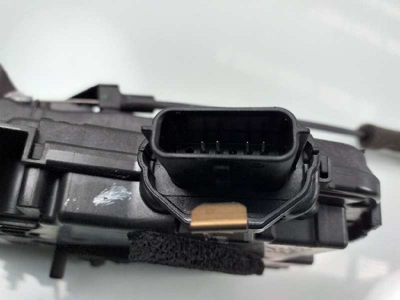 Recambio de cerradura puerta trasera derecha para renault captur dynamique referencia OEM IAM 825008835R  