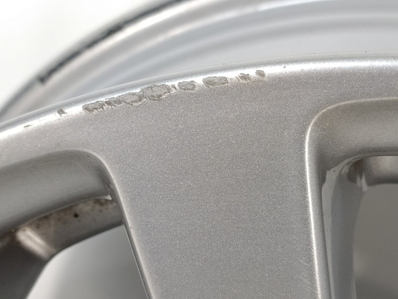 Recambio de llanta para peugeot 208 style referencia OEM IAM 9808137577  