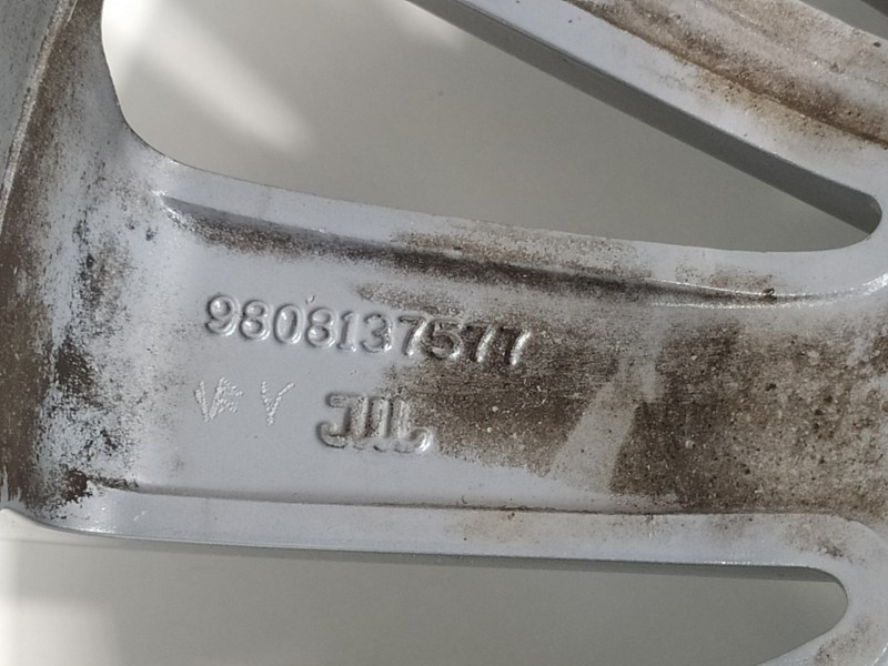 Recambio de llanta para peugeot 208 style referencia OEM IAM 9808137577  