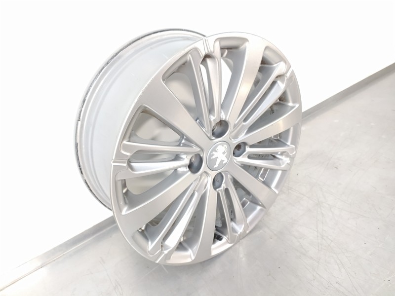 Recambio de llanta para peugeot 208 style referencia OEM IAM 9808137577  