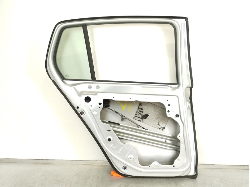 Recambio de puerta trasera izquierda para volkswagen golf vi (5k1) advance referencia OEM IAM 5K6833055K  