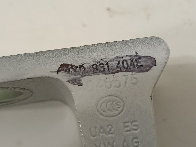 Recambio de bisagra puerta para seat arona xperience referencia OEM IAM 8X0831404E  