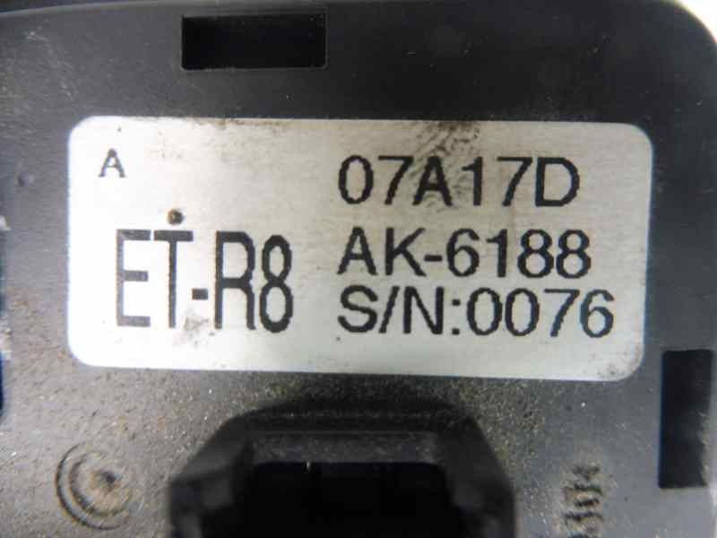 Recambio de caja reles / fusibles para ssangyong actyon 200 xdi referencia OEM IAM 07A17D AK61880076 