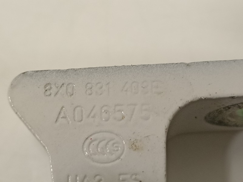 Recambio de bisagra puerta para seat arona xperience referencia OEM IAM 8X0831403E  