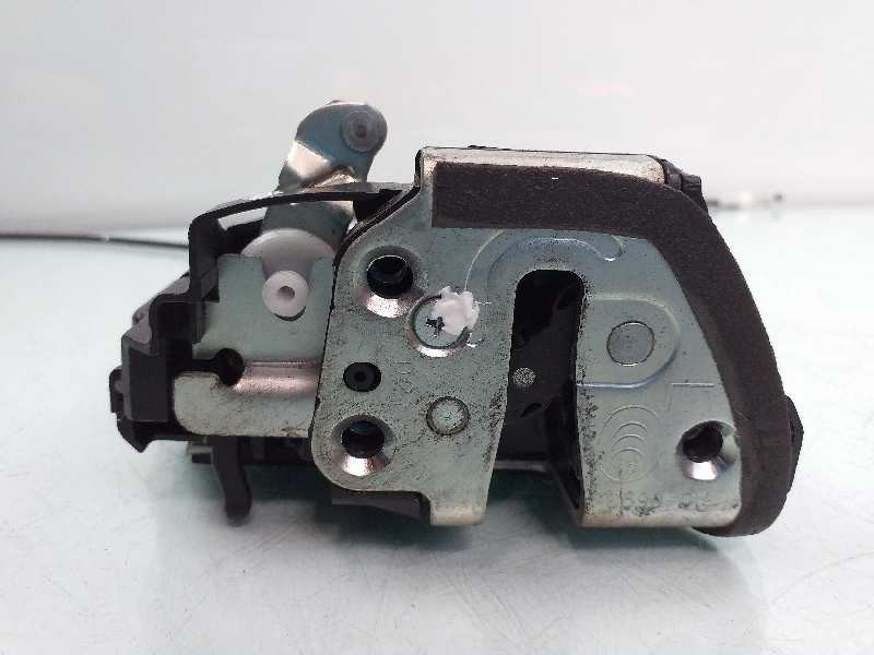 Recambio de cerradura puerta trasera izquierda para toyota auris hybrid active referencia OEM IAM   