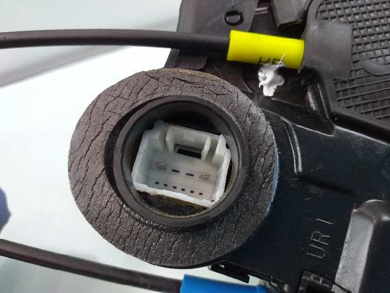 Recambio de cerradura puerta trasera derecha para toyota auris hybrid active referencia OEM IAM   