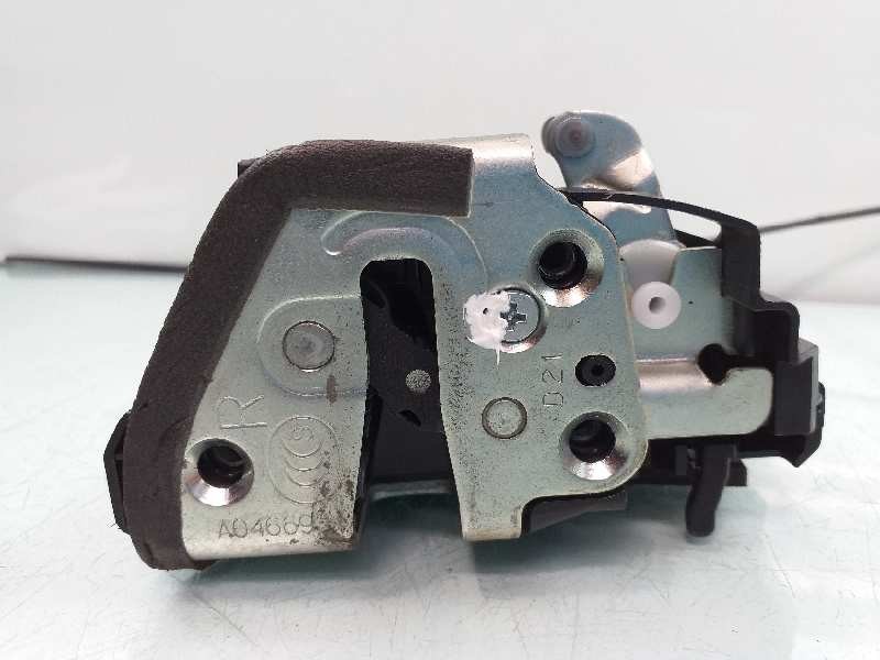 Recambio de cerradura puerta trasera derecha para toyota auris hybrid active referencia OEM IAM   