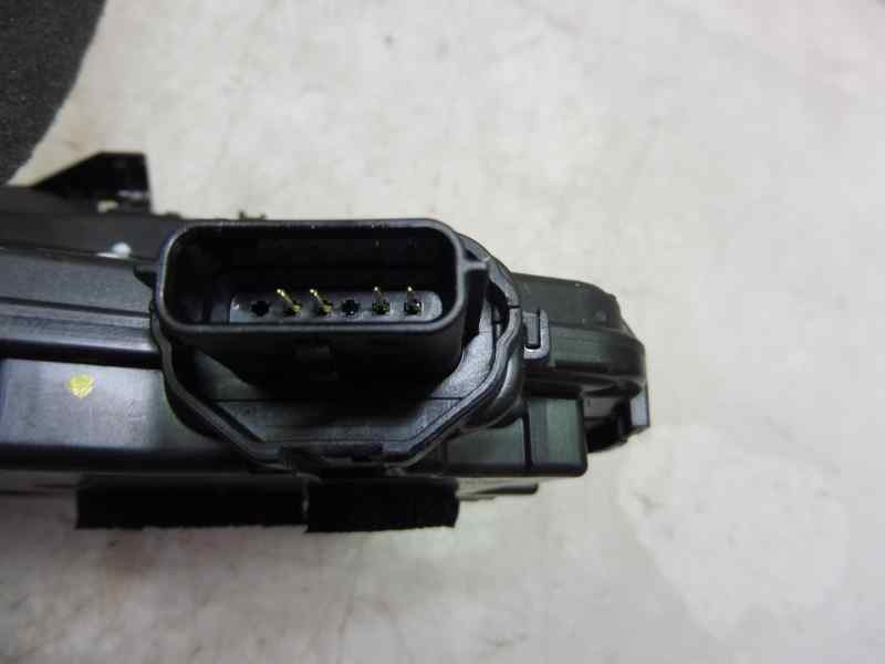 Recambio de cerradura puerta delantera derecha para renault captur zen referencia OEM IAM 805022764R  