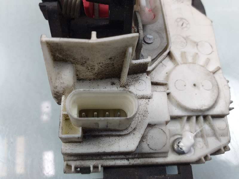 Recambio de cerradura puerta trasera derecha para dodge caliber se referencia OEM IAM P04589414  