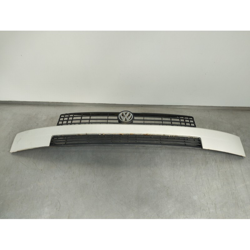 Recambio de rejilla delantera para volkswagen t4 transporter/furgoneta (mod. 1991) caja cerrada economy referencia OEM IAM 70185