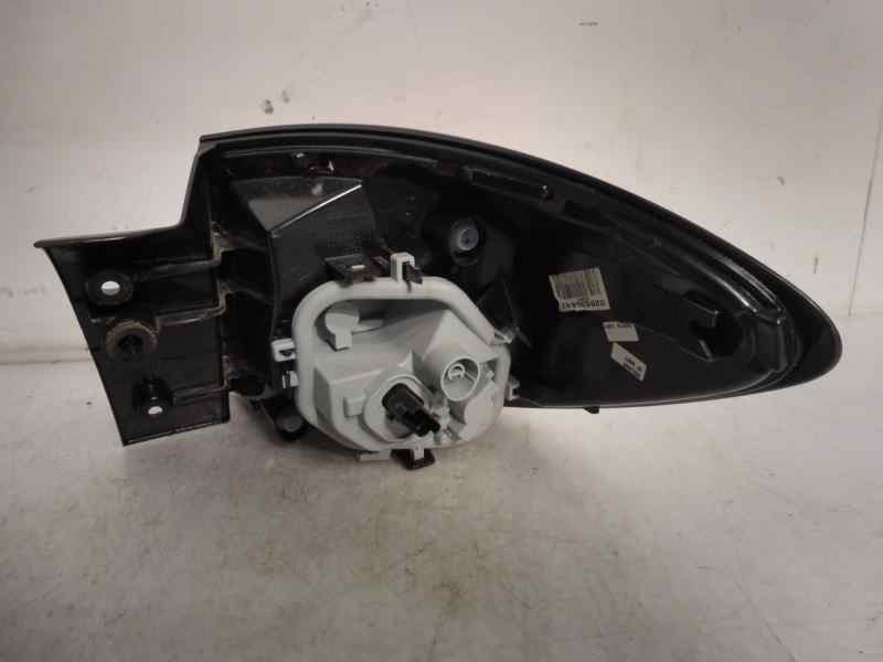 Recambio de piloto trasero izquierdo para renault captur zen referencia OEM IAM 286304167  