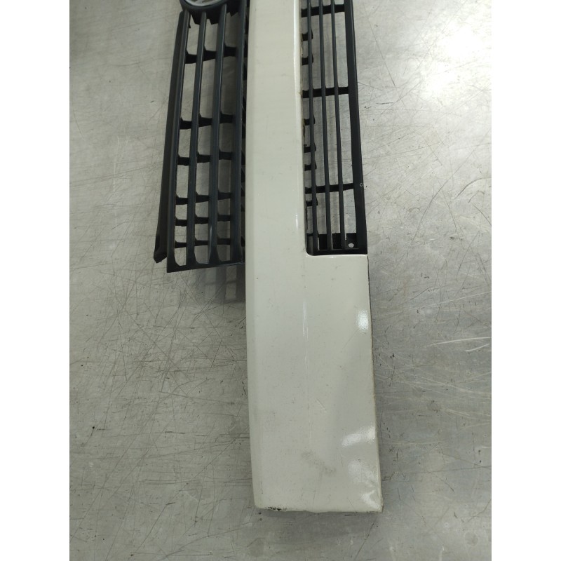 Recambio de rejilla delantera para volkswagen t4 transporter/furgoneta (mod. 1991) caja cerrada economy referencia OEM IAM 70185