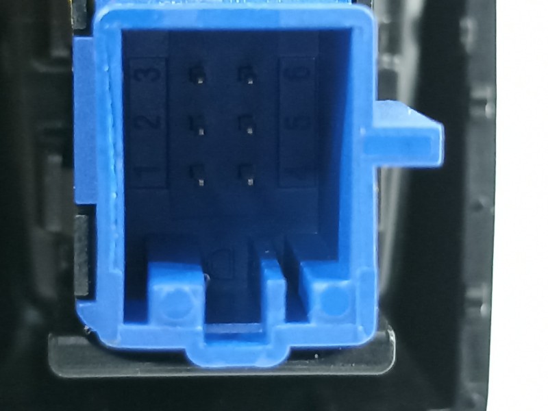 Recambio de warning para seat arona xperience referencia OEM IAM 6F0953235  