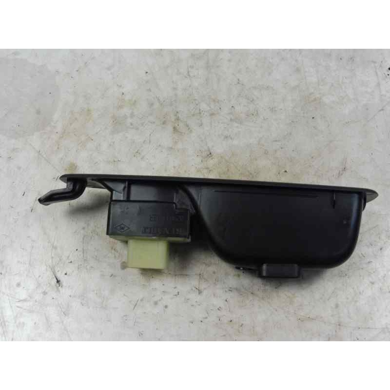 Recambio de mando elevalunas trasero derecho para renault captur zen referencia OEM IAM 829614619R  