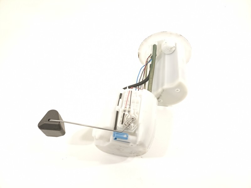 Recambio de bomba combustible para toyota yaris hsd active referencia OEM IAM 777040D090  