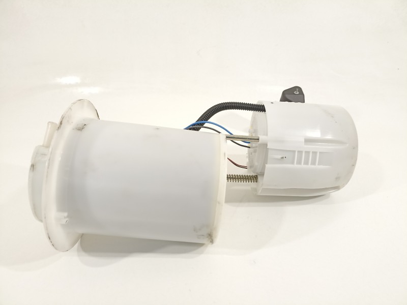 Recambio de bomba combustible para toyota yaris hsd active referencia OEM IAM 777040D090  