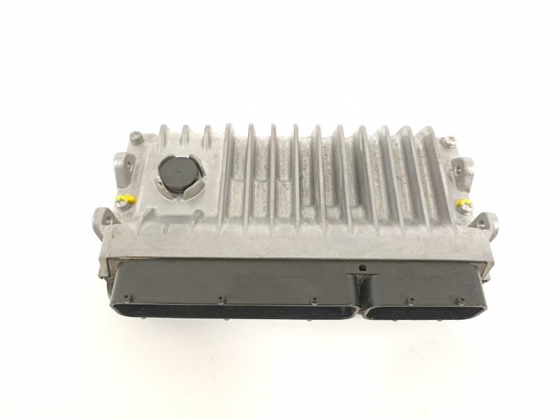 Recambio de centralita motor uce para toyota yaris hsd active referencia OEM IAM 896610U230 MB2762002821 