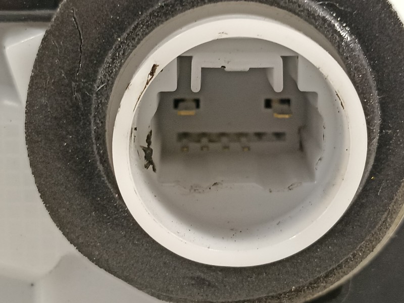 Recambio de cerradura puerta delantera derecha para toyota yaris hsd active referencia OEM IAM U3111130F1  