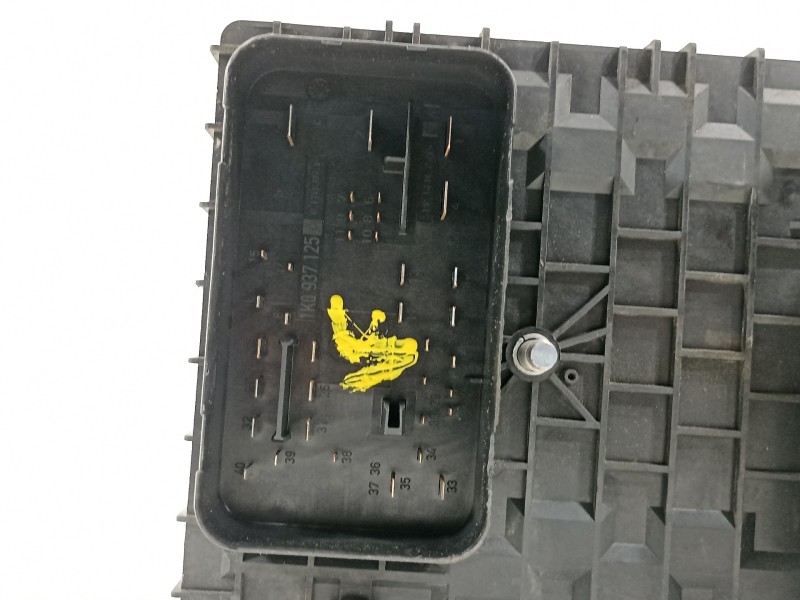 Recambio de caja reles / fusibles para volkswagen jetta (1k2) 2.0 tdi referencia OEM IAM 1K0937125A  