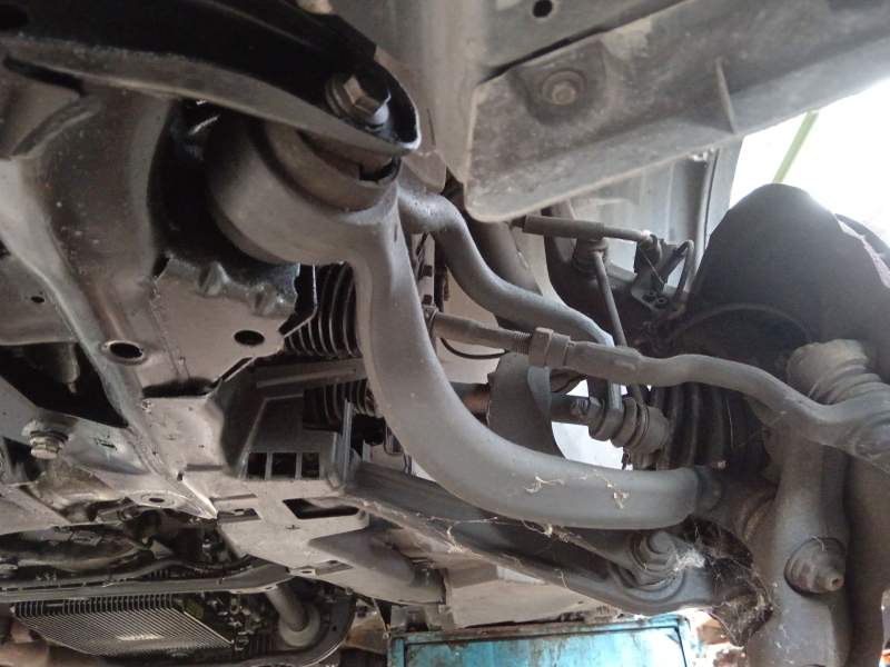 BRAZO SUSPENSION INFERIOR DELANTERO IZQUIERDO 