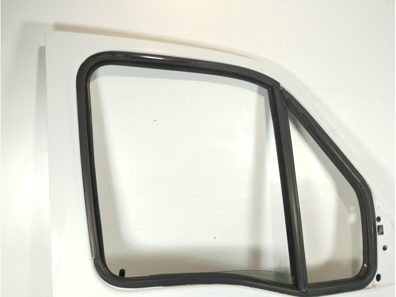 Recambio de puerta delantera derecha para renault 160.35 (4x2) camion frigorifico referencia OEM IAM MASCOTT  