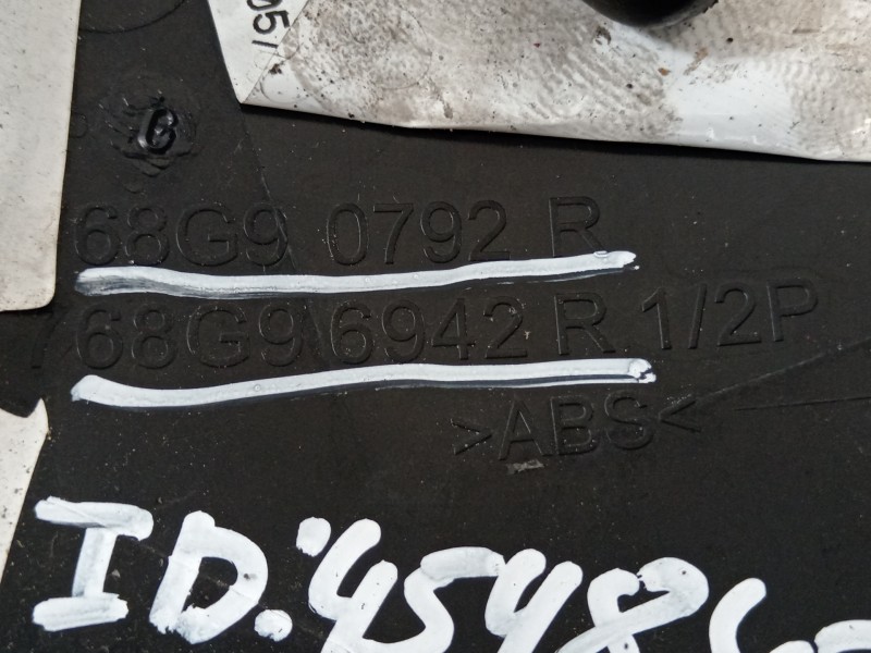 Recambio de moldura para renault twizy cargo referencia OEM IAM 768G98442R 768G90792R 768G96942R