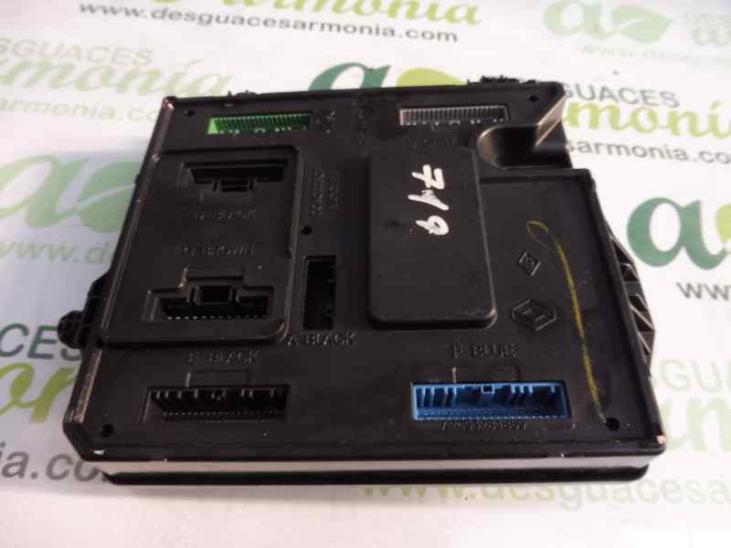 Recambio de caja reles / fusibles para renault megane iii berlina 5 p dynamique referencia OEM IAM 284B10485R  