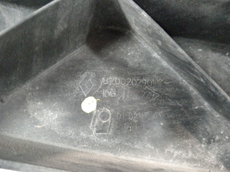 Recambio de panel frontal para renault 160.35 (4x2) camion frigorifico referencia OEM IAM 8200202909  