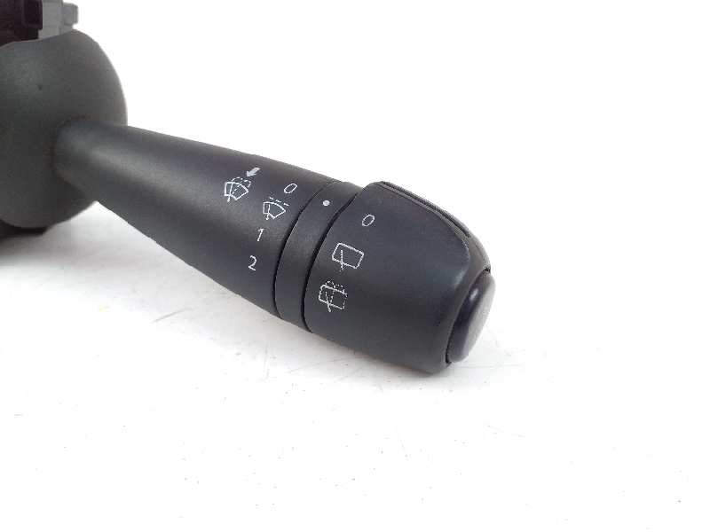 Recambio de mando limpia para dacia duster laureate 4x4 referencia OEM IAM E1109568  