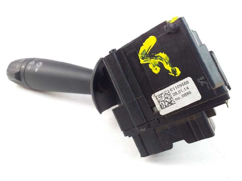 Recambio de mando limpia para dacia duster laureate 4x4 referencia OEM IAM E1109568  