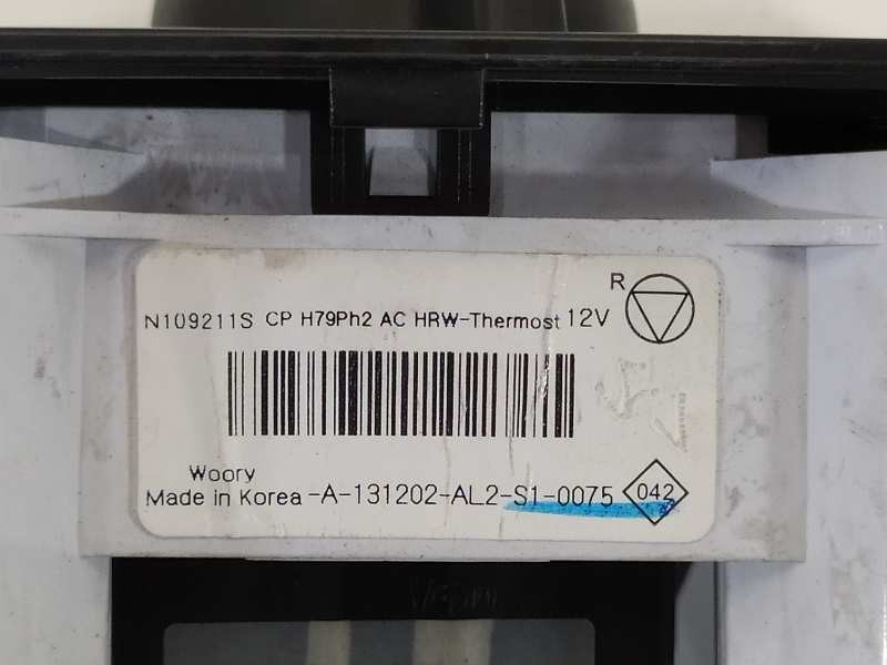 Recambio de mando calefaccion / aire acondicionado para dacia duster laureate 4x4 referencia OEM IAM N109211S  