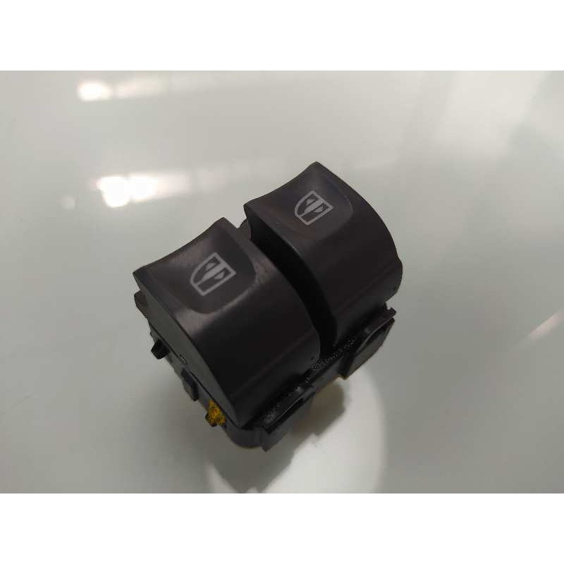 Recambio de mando elevalunas delantero izquierdo para dacia duster laureate 4x4 referencia OEM IAM 254110431R  