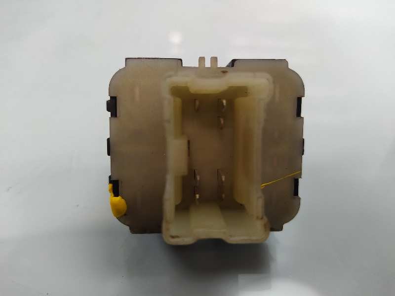 Recambio de mando elevalunas delantero izquierdo para dacia duster laureate 4x4 referencia OEM IAM 254110431R  