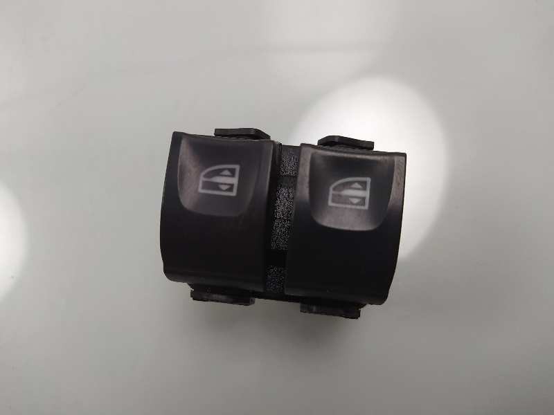 Recambio de mando elevalunas delantero izquierdo para dacia duster laureate 4x4 referencia OEM IAM 254110431R  