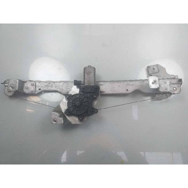 Recambio de elevalunas delantero izquierdo para dacia duster laureate 4x4 referencia OEM IAM 807213506R  