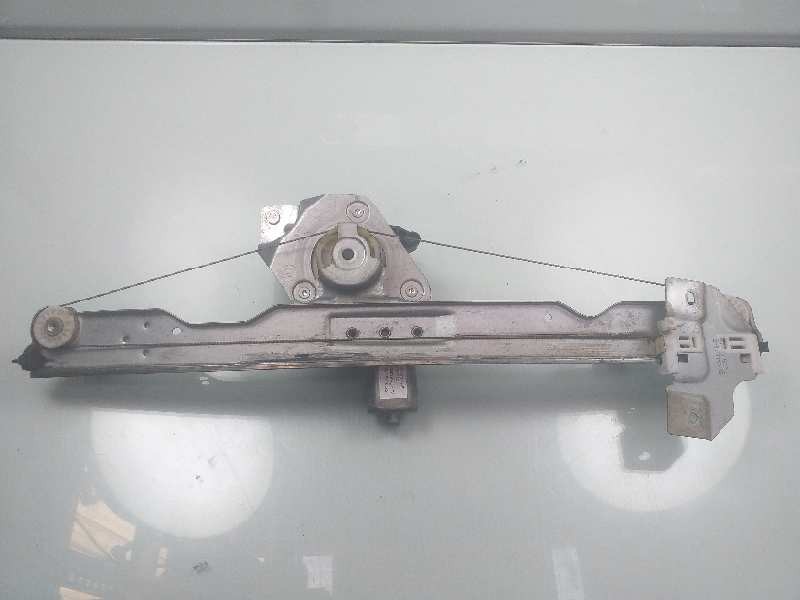 Recambio de elevalunas delantero izquierdo para dacia duster laureate 4x4 referencia OEM IAM 807213506R  