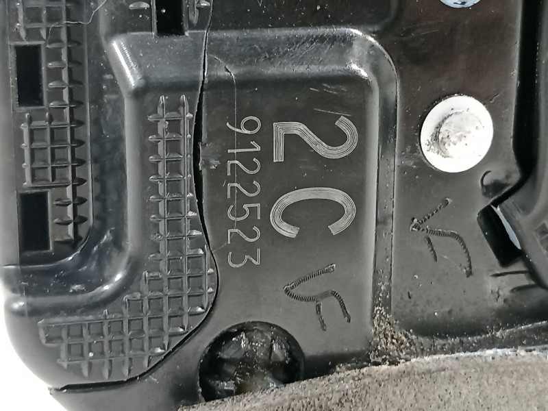 Recambio de cerradura puerta trasera derecha para toyota rav 4 (a3) active referencia OEM IAM 6905042021 2C9122523 