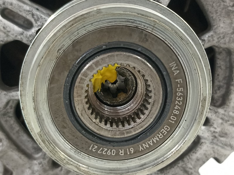 Recambio de alternador para opel insignia berlina cosmo referencia OEM IAM 13502582  