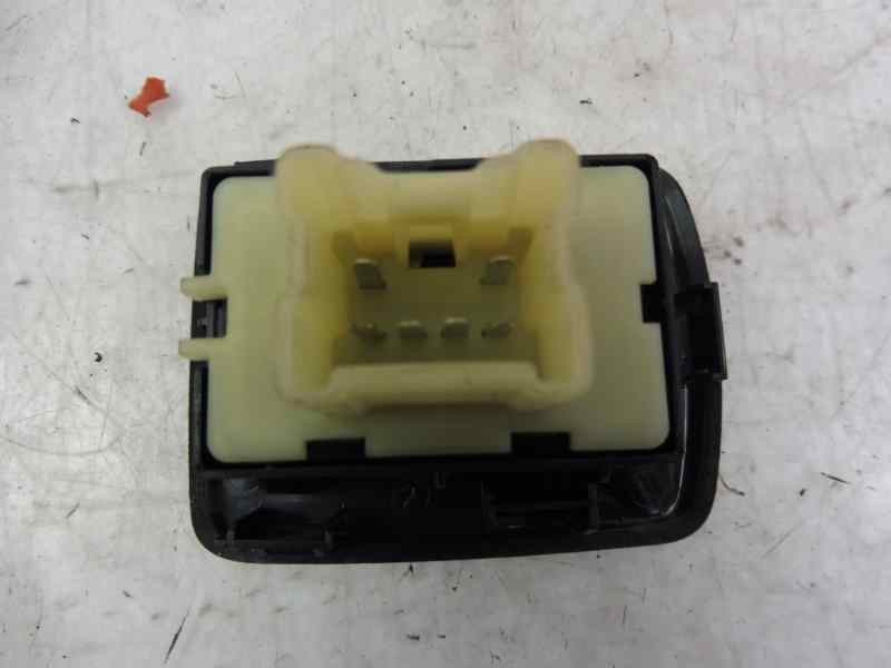 Recambio de mando elevalunas delantero derecho para dacia sandero stepway referencia OEM IAM   