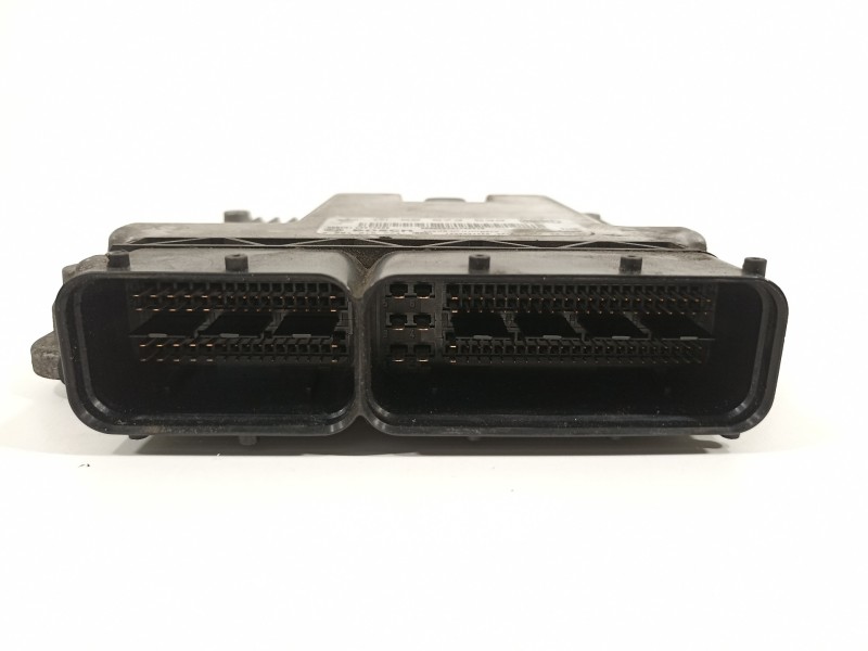 Recambio de centralita motor uce para opel insignia berlina cosmo referencia OEM IAM 55573539 0281015774 