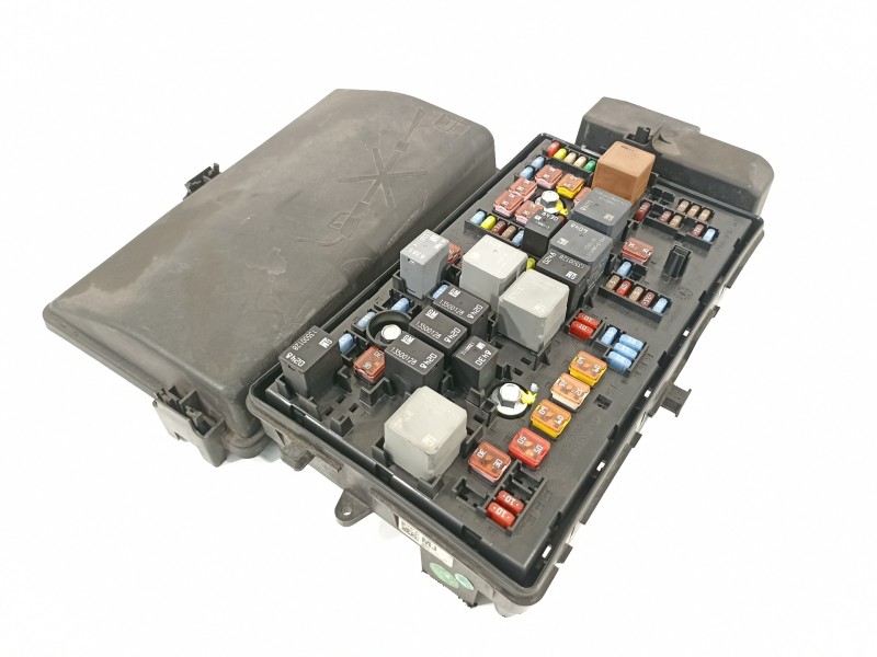 Recambio de caja reles / fusibles para opel insignia berlina cosmo referencia OEM IAM 13222782 13255300 544949969