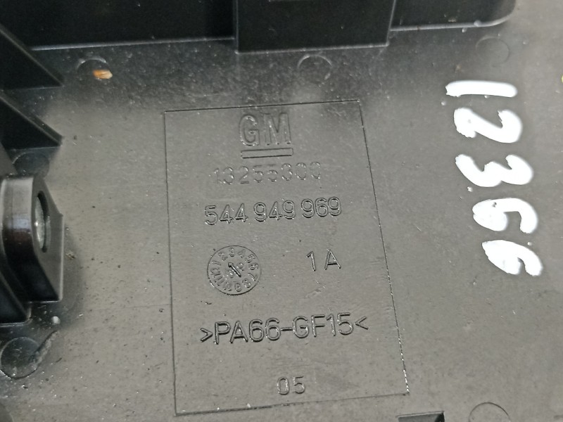 Recambio de caja reles / fusibles para opel insignia berlina cosmo referencia OEM IAM 13222782 13255300 544949969