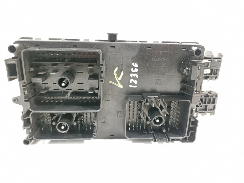 Recambio de caja reles / fusibles para opel insignia berlina cosmo referencia OEM IAM 13222782 13255300 544949969