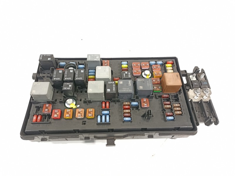 Recambio de caja reles / fusibles para opel insignia berlina cosmo referencia OEM IAM 13222782 13255300 544949969