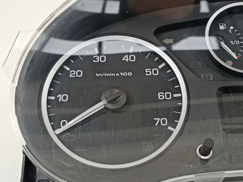 Recambio de cuadro instrumentos para citroën berlingo station wagon feel referencia OEM IAM 9801642080  