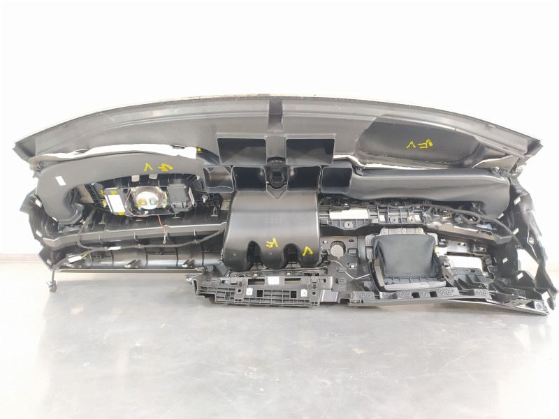 Recambio de salpicadero para mercedes-benz clase a (bm 177) a 180 d (177.003) referencia OEM IAM 1776806302 A1778602601 