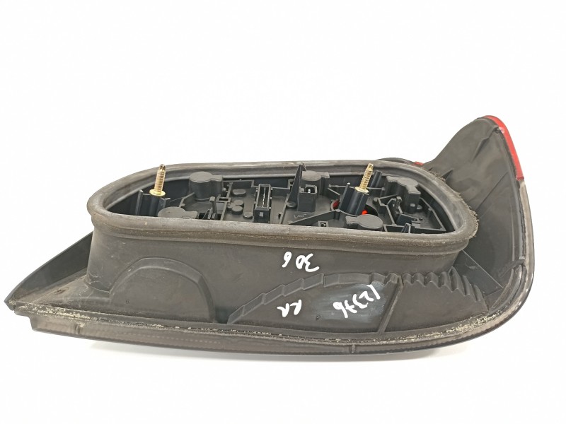 Recambio de piloto trasero izquierdo para peugeot 306 berlina 3/5 puertas (s1) style dt referencia OEM IAM 6350H7  