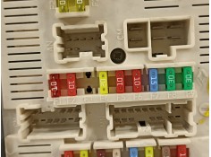 Recambio de caja reles / fusibles para renault megane iii berlina 5 p dynamique referencia OEM IAM 284B68372R   2