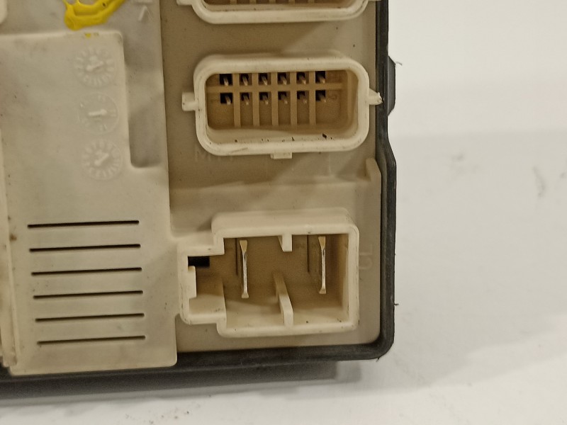 Recambio de caja reles / fusibles para renault megane iii berlina 5 p dynamique referencia OEM IAM 284B68372R  